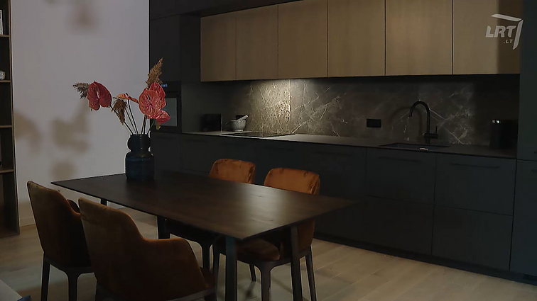 Sprendimus padiktavo pati gamta: butą žalumos apsuptyje kūrė tarsi miško tęsinį