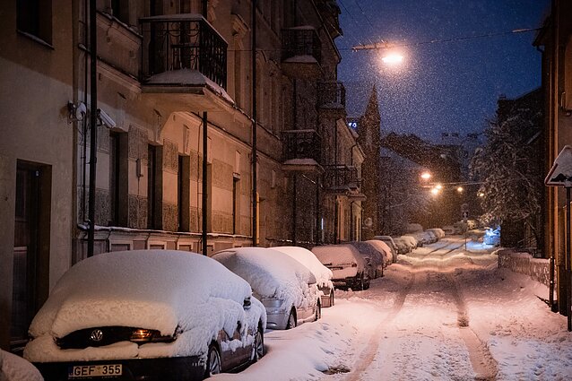 Žinios. Sinoptikė įspėja vairuotojus: atkeliauja stiprus snygis, pūga, kai kur sninga jau dabar