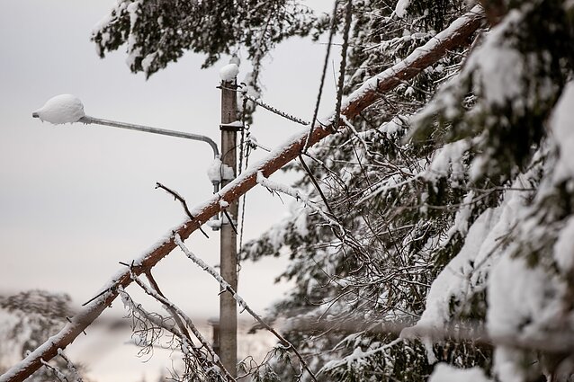 Žinios. Naktį elektros dar neturėjo 11 tūkst. vartotojų