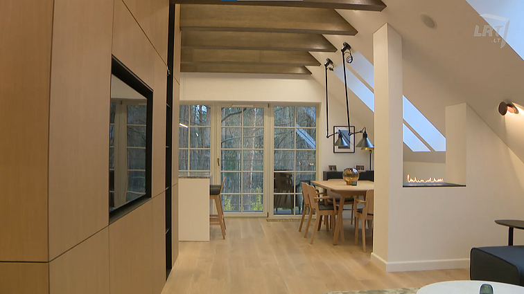 Neįprastai ilgam butui suteikė erdvumo, parinko priežiūros nereikalaujančias medžiagas