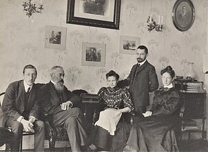 Н. Римский-Корсаков со своими учениками И. Стравинским (слева) и М. Штейнбергом