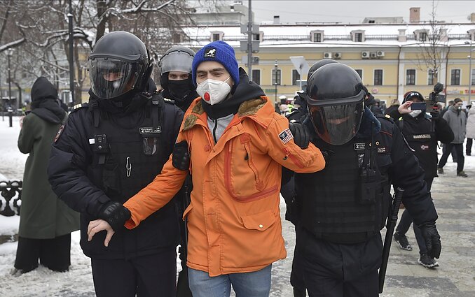Žinios. Borellis pareiškė apgailestaujantis dėl masinių areštų Rusijoje bei jėgos naudojimo