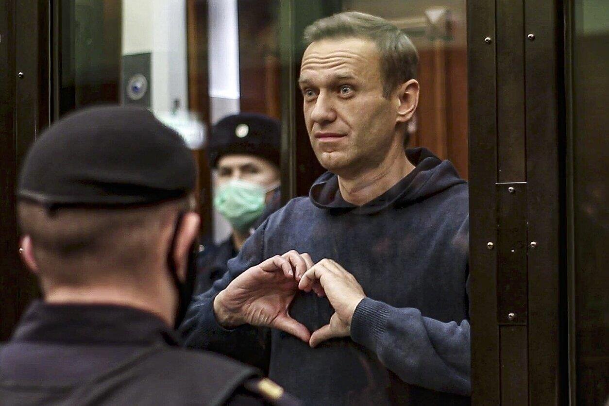 Laida rusų kalba. Vakarų šalys smerkia sprendimą Aleksejui Navalnui skirti įkalinimo bausmę