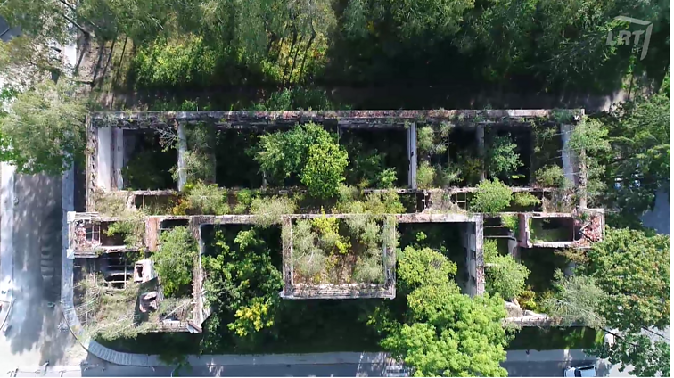 Art Deko puošyba išplėštame paveldo objekte