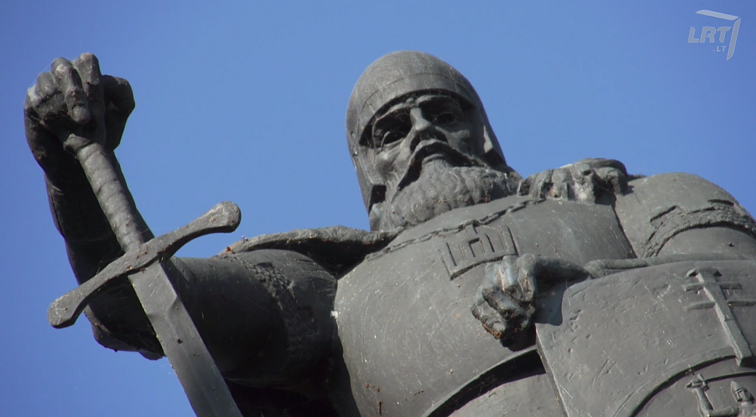 Nugriautas ir atstatytas vienintelis paminklas Kęstučiui