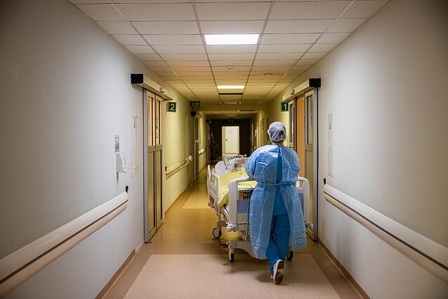 Medikų komentarai iš Santaros klinikų: pastebimas COVID-19 pacientų skaičiaus augimas