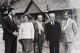 Petras Bražėnas, Antanas Miškinis (centre), Vytautas Bubnys (dešinėje) teikiant Žemaitės premiją 1978 m. 