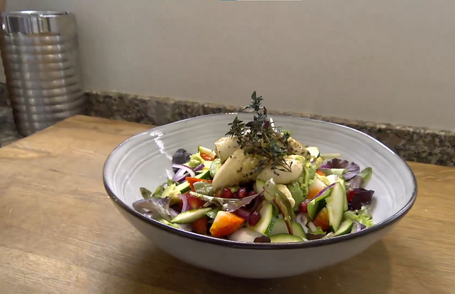 Lengvų salotų su vištiena receptas pagal Alfą Ivanauską: naudokite avokadų aliejų