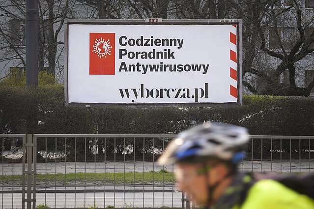 Nepriklausoma Lenkijos žiniasklaida protestuoja prieš naują mokestį – įžvelgia kėsinimąsi į žodžio laisvę