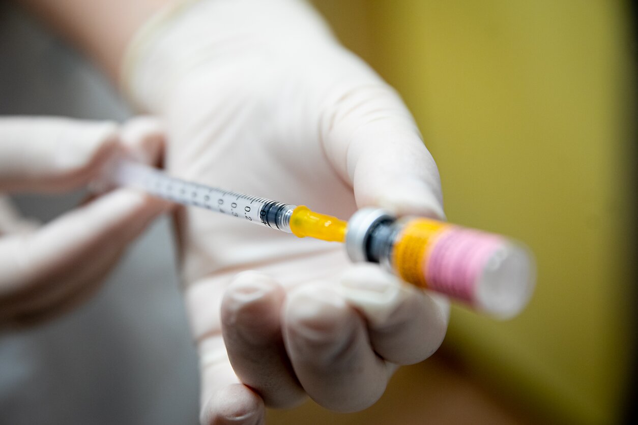 Vaccination (associative image)