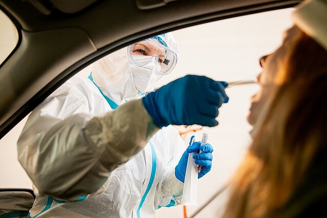 Žinios. Daugėjant abejonių dėl COVID-19 statistikos, SAM pripažįsta – ji visada buvo netiksli