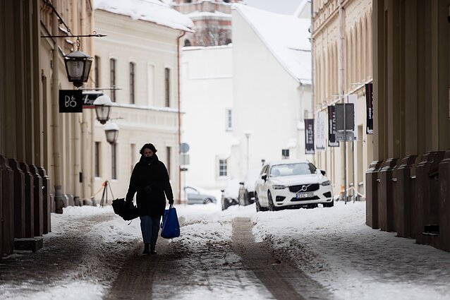 Prabilus apie trečiąją COVID-19 bangą, ekspertai ramina – nors atvejų nebemažėja, situacijos nereikėtų dramatizuoti