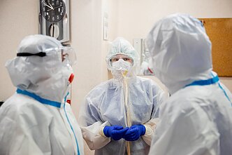Medikų kova su COVID-19