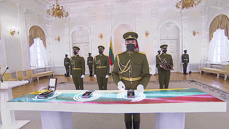 Valstybės apdovanojimų ceremonija (su vertimu į gestų k.)