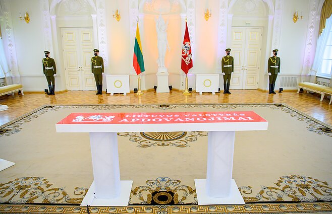 G. Nausėda įteikė Valstybės apdovanojimus Lietuvos valstybės atkūrimo dienos proga