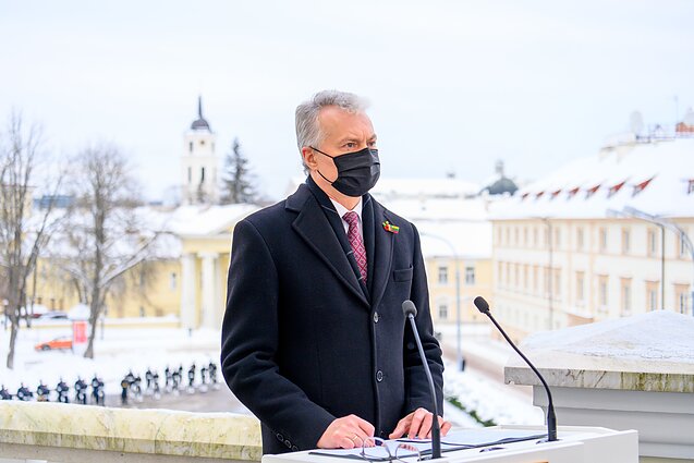 Gitanas ir Diana Nausėdos trijų Baltijos valstybių vėliavų pakėlimo ceremonijoje