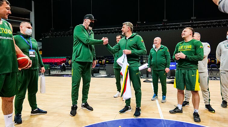 Sportas. Orai. Lemiamoms kovoms rinktinę subūręs Maskoliūnas sulaukė ir Sabonio sveikinimo jubiliejaus proga