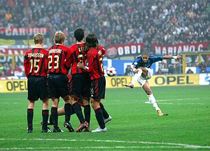 Adriano per 2004 m. Milano derbį