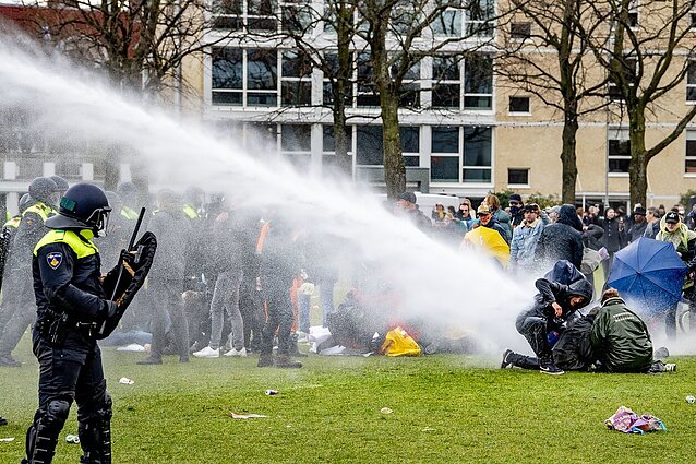 Žinios. Nyderlanduose šiandien teismas spręs, ar vyriausybė komendanto valandą įvedė teisėtai