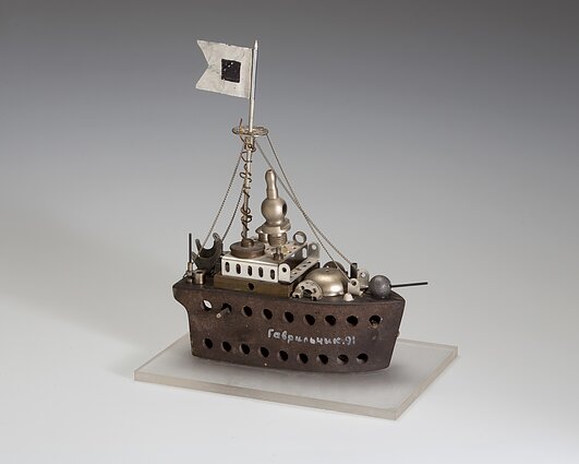 Vladlenas Gavrilčikas, „Pas Malevičių“. 1991. Metalas, mišri techika. LNDM