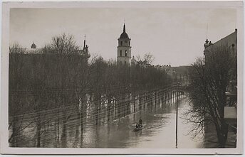 The great 1931 flood of Vilnius, Arsenal Street. Photo by J. Lozinski
