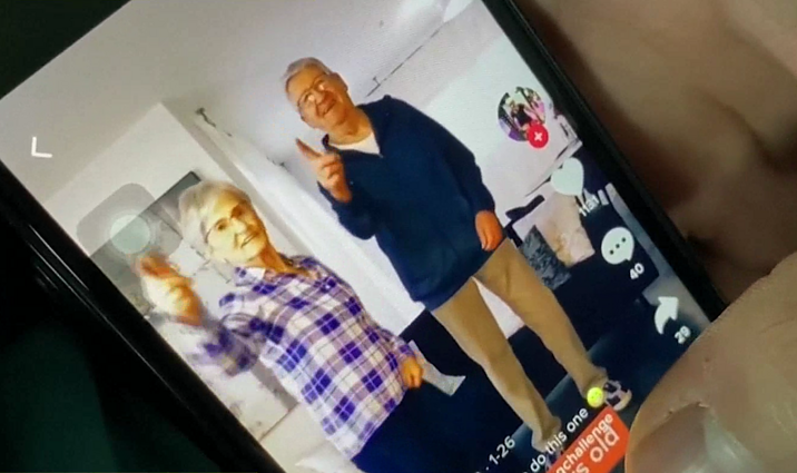 81-erių „kūno rengybos močiutė“ linksmina sekėjus „TikTok“ platformoje 81-erių „kūno rengybos močiutė“ linksmina sekėjus „TikTok“ platformoje