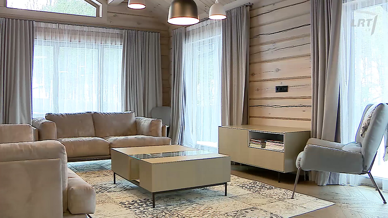 Rąstinis namas mieste