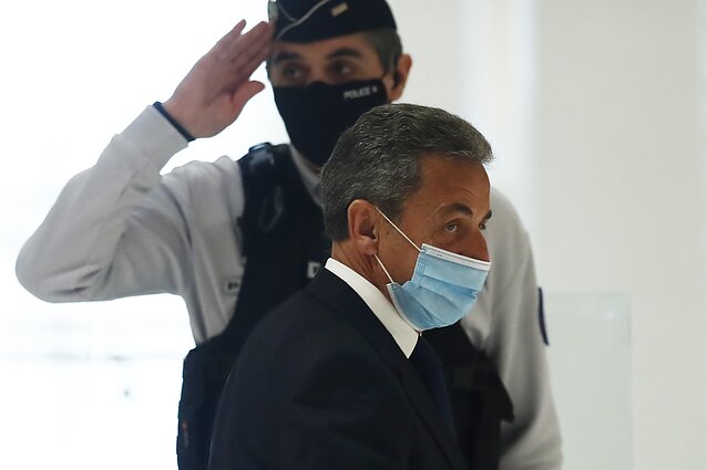 Teismo verdiktas Sarkozy: ką laisvės atėmimo bausmė reiškia buvusio prezidento ambicijoms?