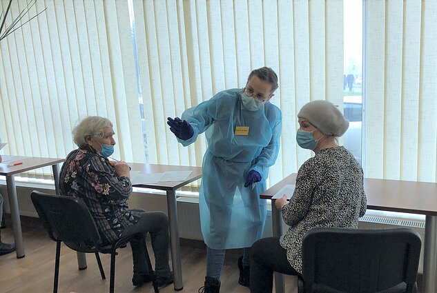 Klaipėdoje nuo COVID-19 skiepijami senjorai