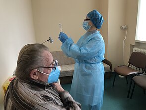 Klaipėdoje nuo COVID-19 skiepijami senjorai Klaipėdoje nuo COVID-19 skiepijami senjorai