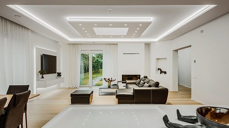 Studijos „Architektūros linija“ sukurtas interjeras. Autorius Gintaras Čaikauskas, bendraautorius Simonas Čaikauskas.