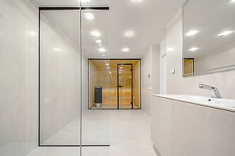 Studijos „Architektūros linija“ sukurtas interjeras. Autorius Gintaras Čaikauskas, bendraautorius Simonas Čaikauskas.