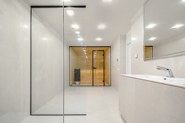 Studijos „Architektūros linija“ sukurtas interjeras. Autorius Gintaras Čaikauskas, bendraautorius Simonas Čaikauskas.