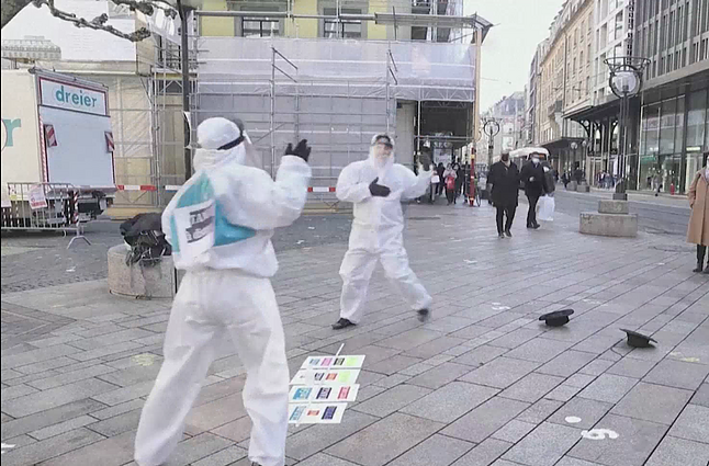 Ženevoje tango šokama be muzikos