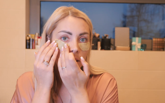 Paakių kaukės namų sąlygomis: padės susitvarkyti su patinusiais ir patamsėjusiais paakiais