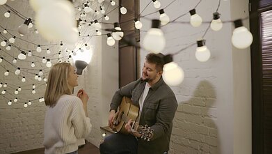 Kadras iš Dainoto Varno klipo 