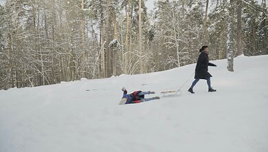 Kadras iš Dainoto Varno klipo 