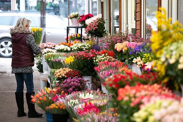 Kovo 8-oji – viena pelningiausių dienų gėlių prekeiviams: pirkėjai negaili ir 50 eurų
