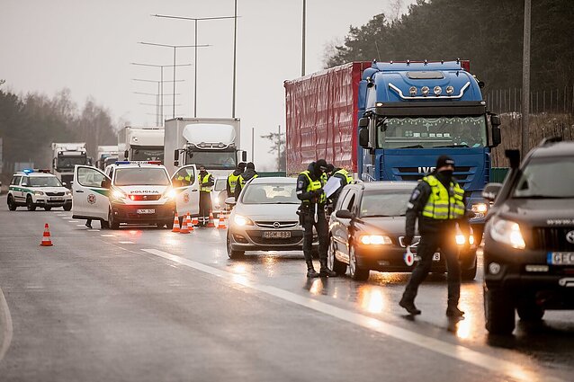 Ekstremaliųjų situacijų komisija siūlo atlaisvinti judėjimą tarp visų savivaldybių, išskyrus 8-ias „juodąsias“