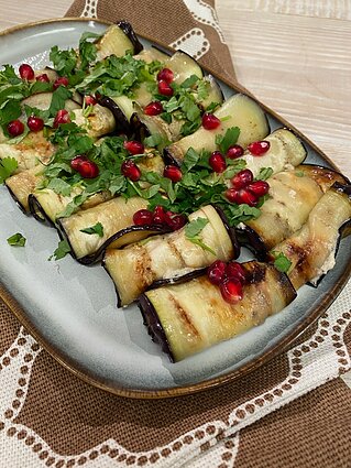 „Beatos virtuvėje“ – Dianos ir Rafailo Karpių baklažanų suktinukai