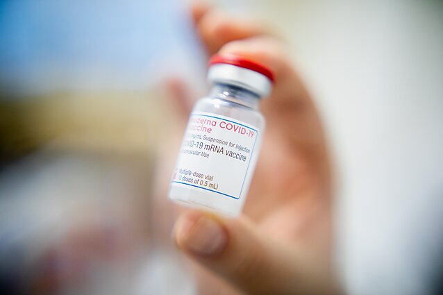 Po padidinamuoju stiklu – COVID-19 vakcina: kodėl ji yra vienintelis kelias grįžti į normalų gyvenimą?