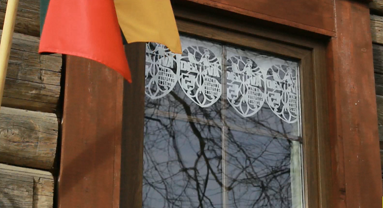 Deltuvos kultūros įstaiga siūlo prisiminti vieną iš senųjų amatų ir papuošti langus karpiniais