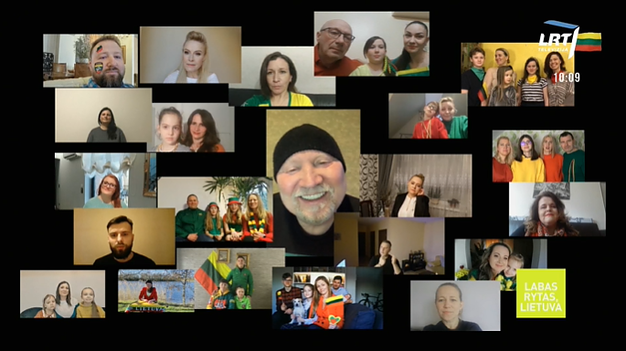 Buvę vaikų choro dainininkai su „Rondo“ lyderiu atgaivino legendinę dainą „Trečias atsidusimas“