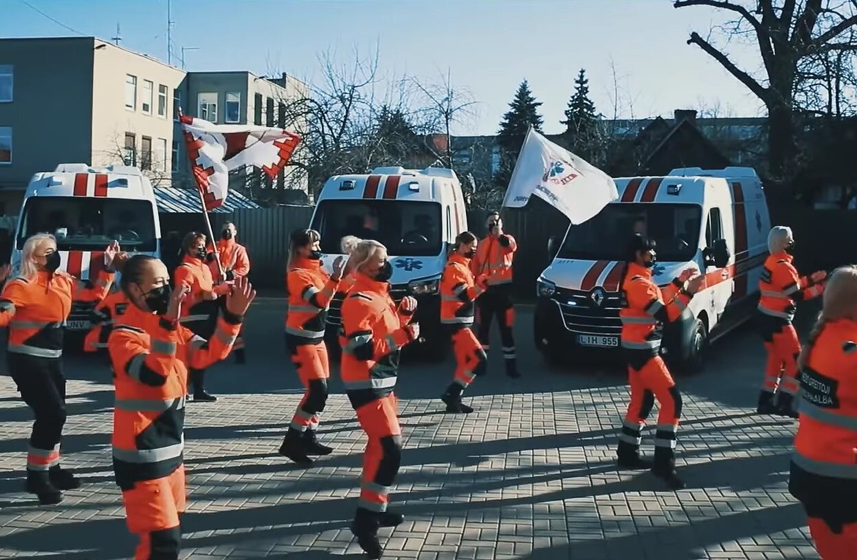 Panevėžio miesto greitosios medicinos pagalbos darbuotojai priėmė „Jerusalema iššūkį“