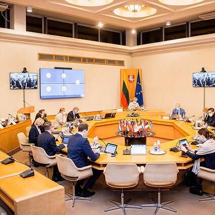 60 minučių. Lietuvos Vyriausybė stabdyti skiepijimo „AstraZeneca“vakcina nesvarsto