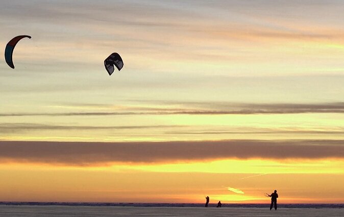 Ledo aitvaravimas – nauja sporto šaka, kuria mėgaujasi latviai