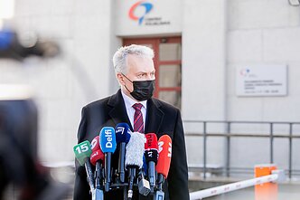 Gitanas Nausėda pasiskiepijo „AstraZeneca“ vakcina