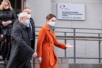 „AstraZeneca“ vakcina paskiepyta Viktorija Čmilytė-Nielsen „AstraZeneca“ vakcina paskiepyta Viktorija Čmilytė-Nielsen