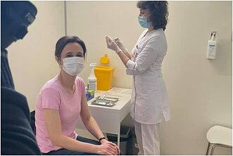 „AstraZeneca“ vakcina paskiepyta Viktorija Čmilytė-Nielsen „AstraZeneca“ vakcina paskiepyta Viktorija Čmilytė-Nielsen