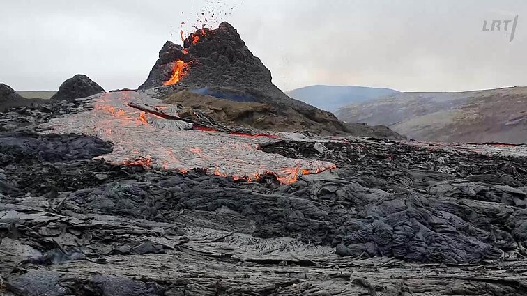 Islandijos lietuvis iš arti įamžino išsiveržusio ugnikalnio vaizdus ir tekančios lavos purslus